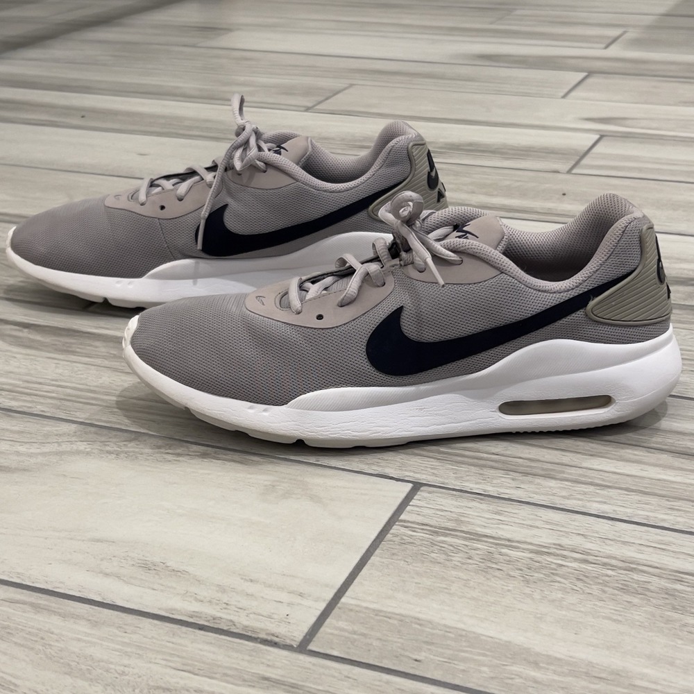 Nike Air Max Oketo Sneakers Mens Grey Black Excellent Low Top Running Shoes